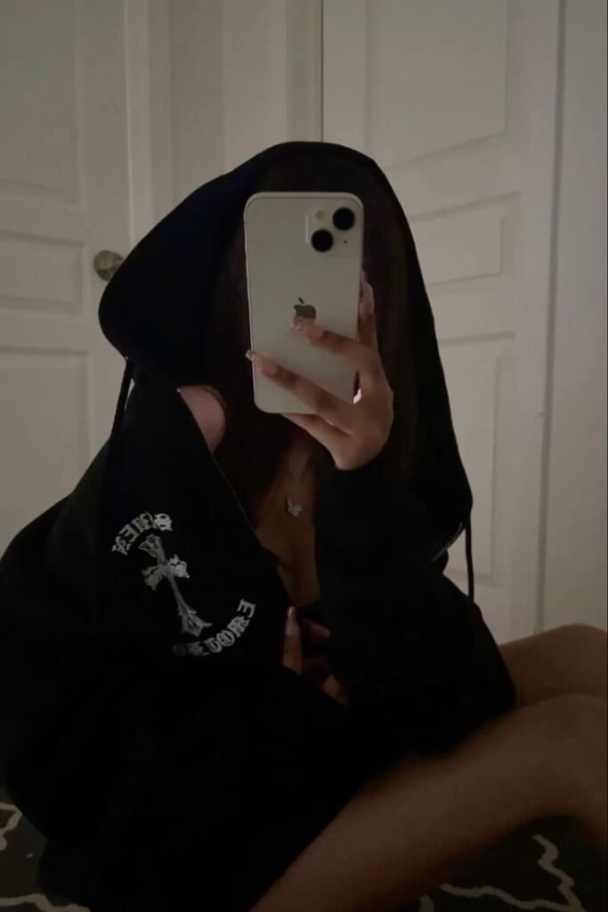 Baddie Mirror Selfie PFP